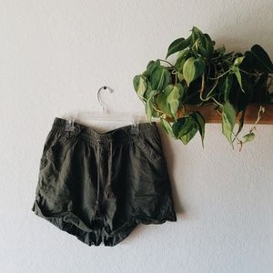 Army green drawstring linen shorts